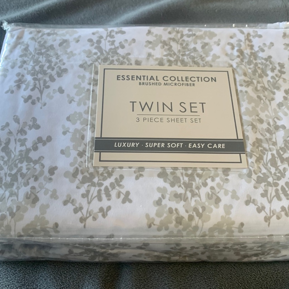 ESSENTIAL COLLECTION TWIN MICROFIBER SHEET SET NWT